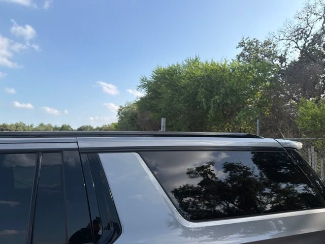 Used 2021 Chevrolet Suburban Z71 w/ Z71 Signature Package AWD/4WD image 28