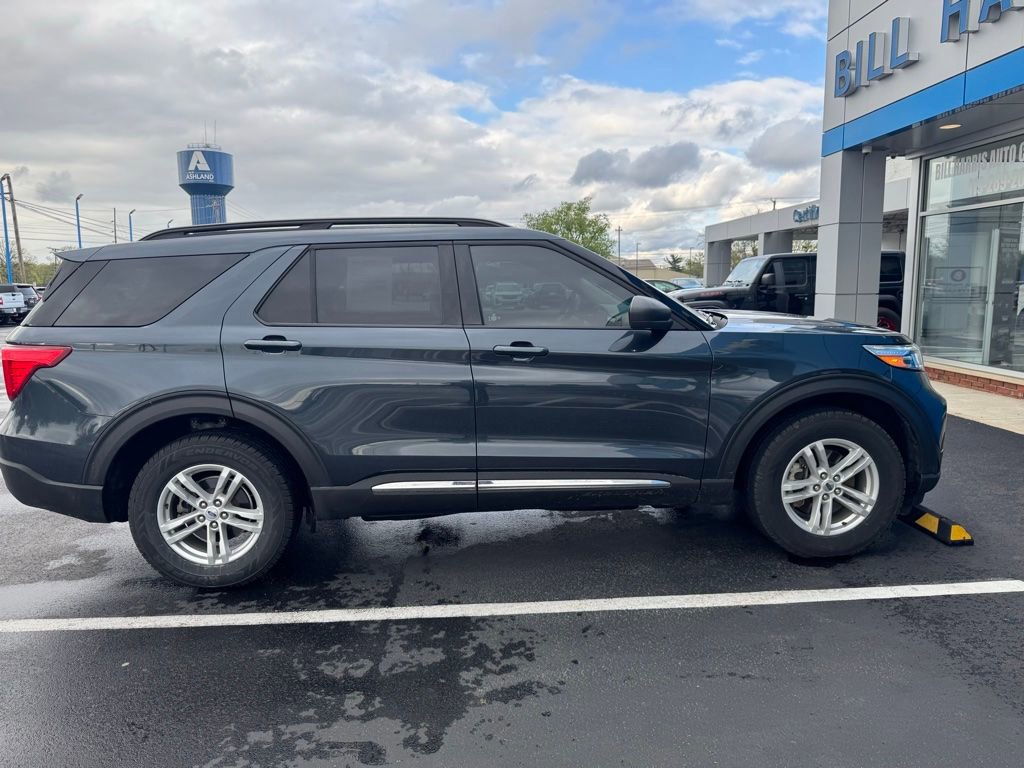 Used 2024 Ford Explorer XLT w/ Equipment Group 202A AWD/4WD image 2