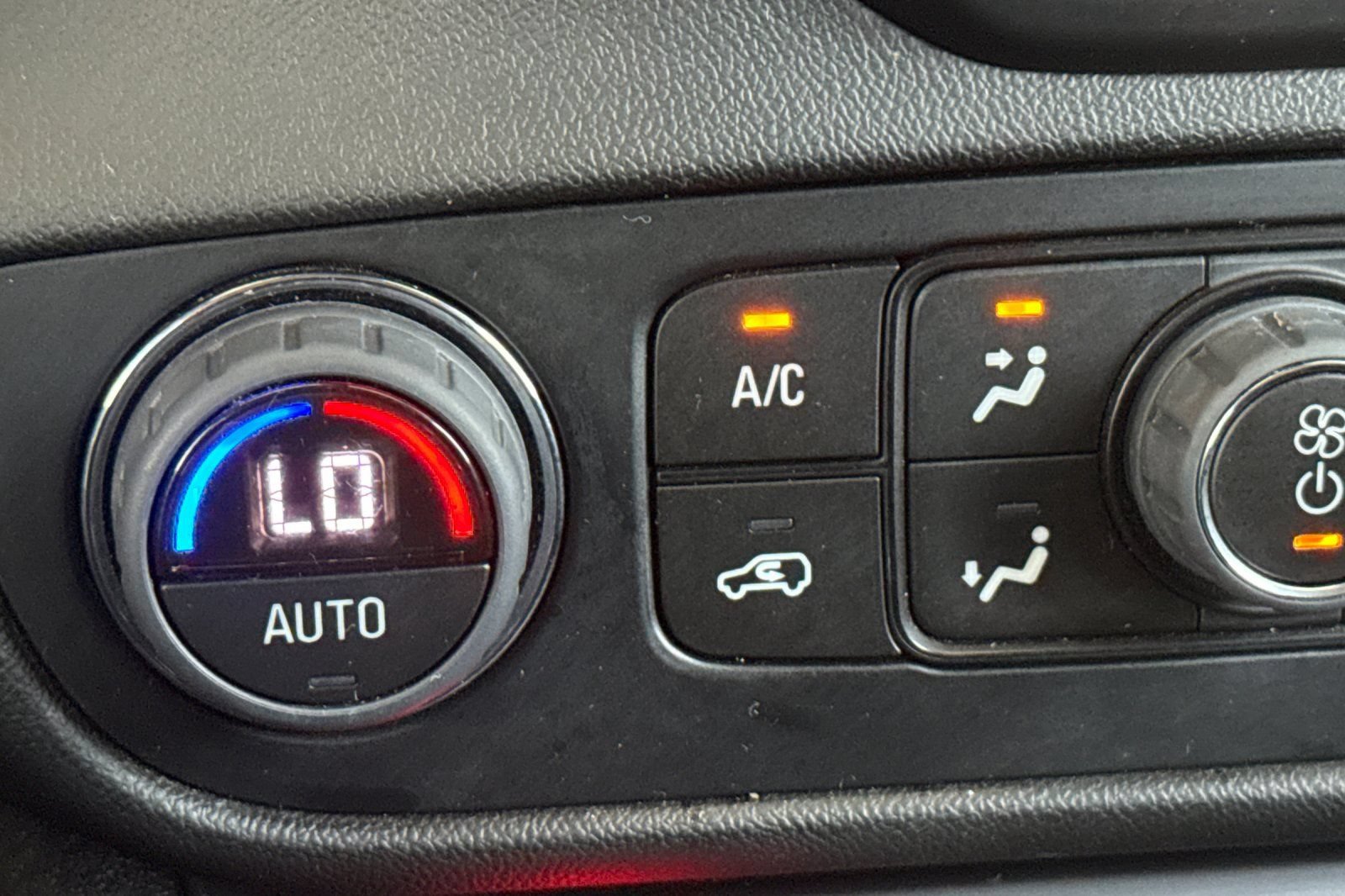 Used 2024 GMC Terrain AT4 w/ LPO, Floor Liner Package AWD/4WD image 28
