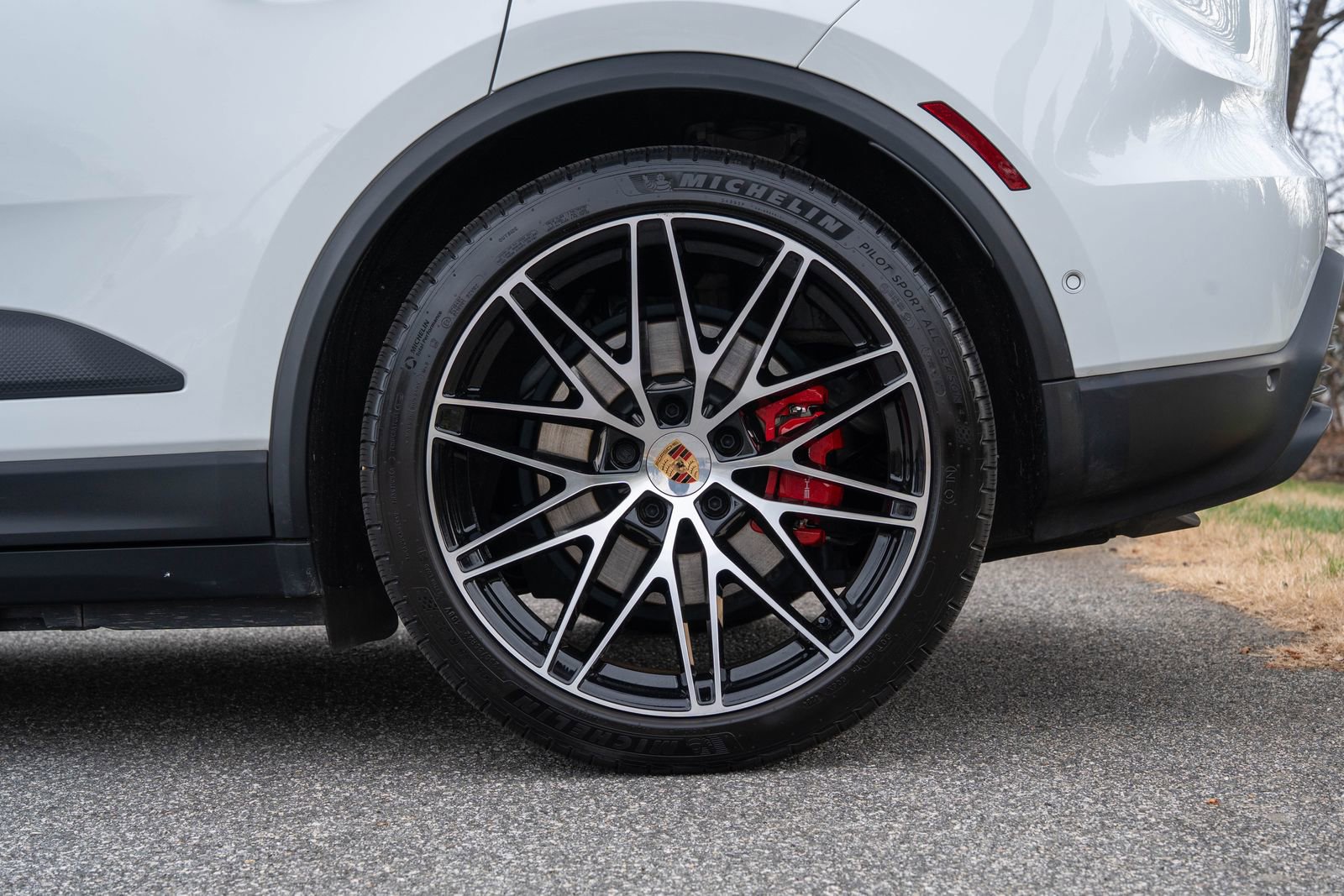 Certified 2025 Porsche Macan 4S Electric image 12