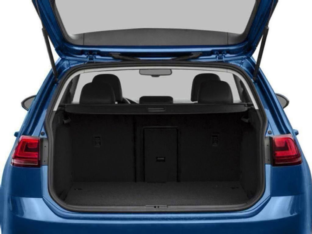 Used 2016 Volkswagen Golf S image 10