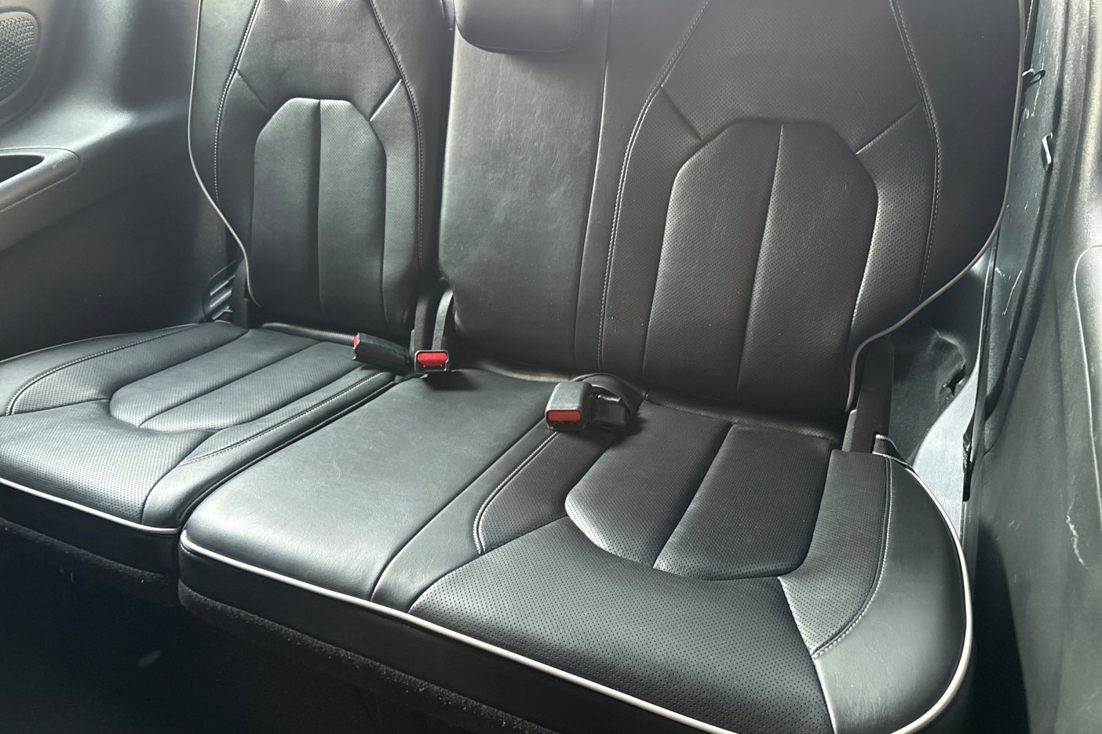 Used 2025 Chrysler Pacifica Limited FWD image 17