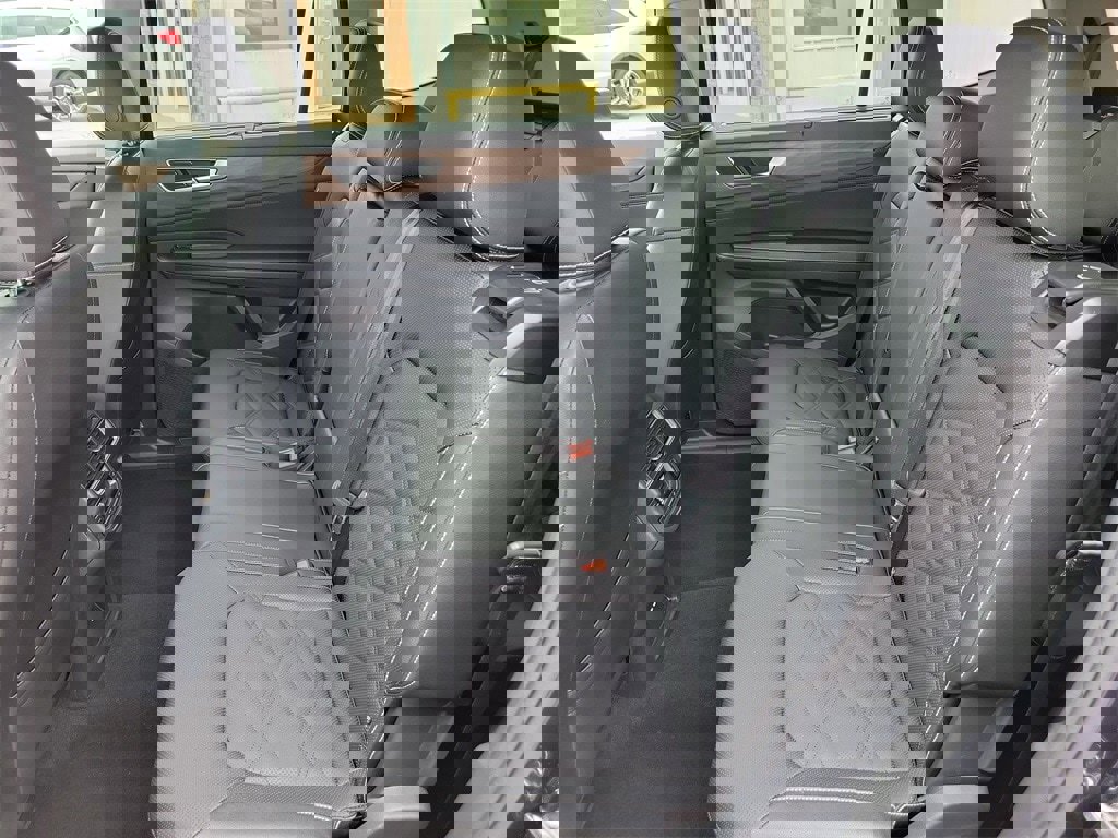 Used 2025 Volkswagen Atlas SE image 13