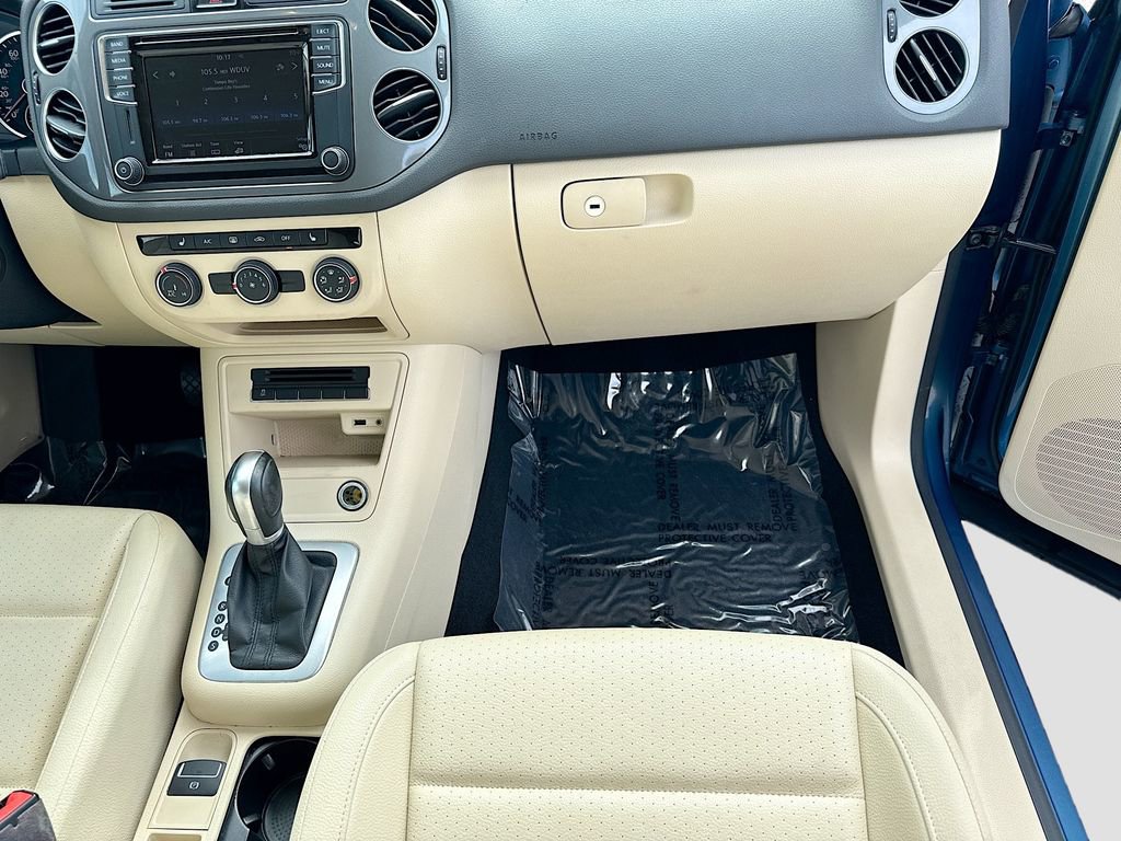 Used 2017 Volkswagen Tiguan S image 16