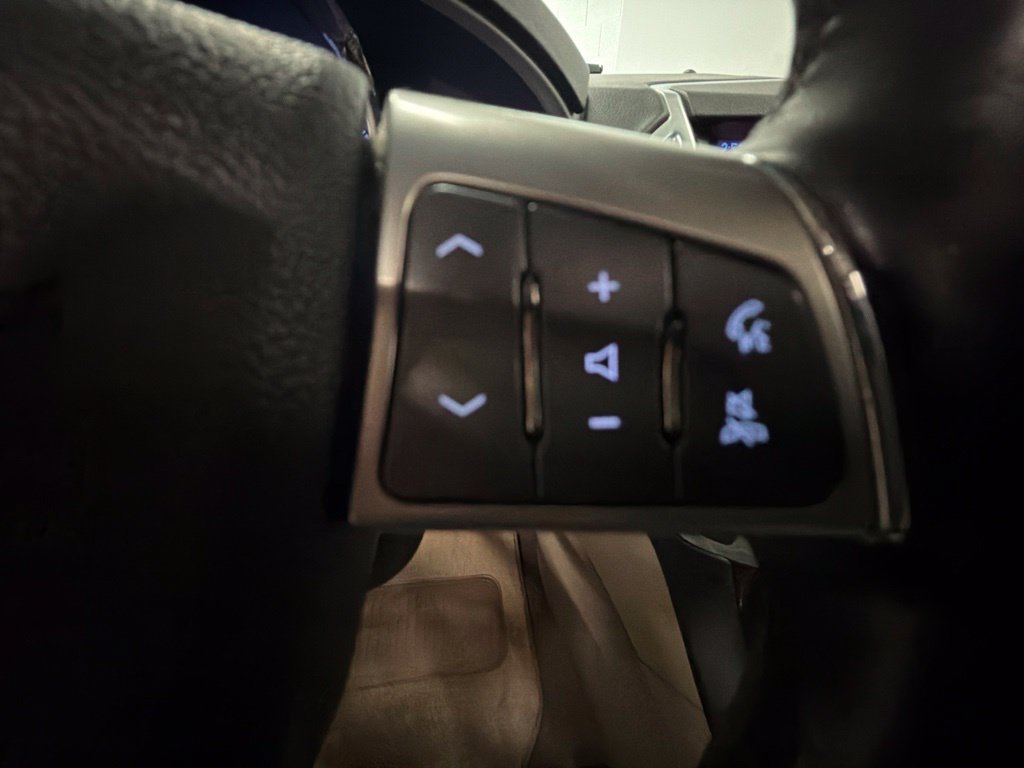 Used 2012 Cadillac SRX Luxury FWD image 22