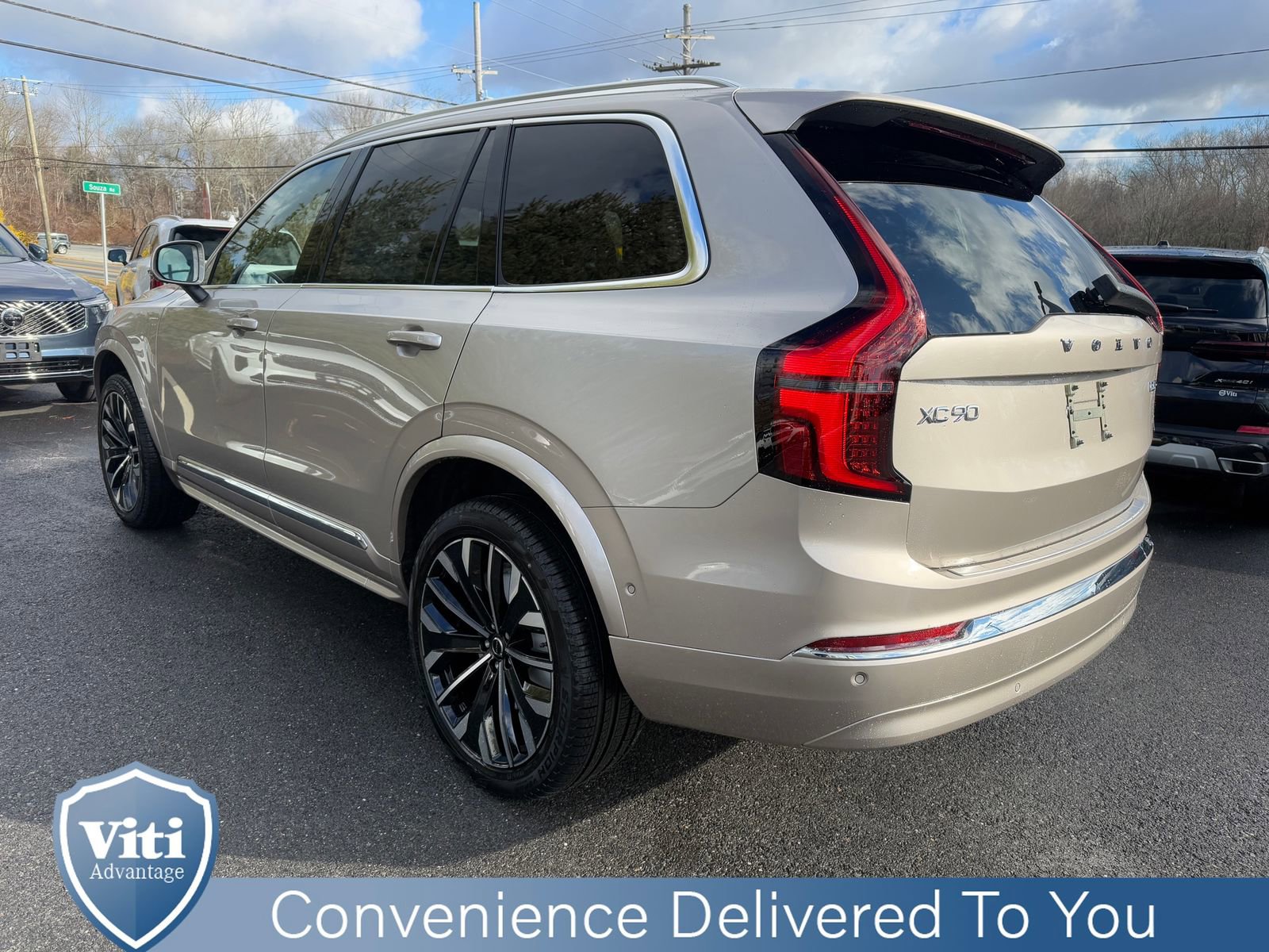 New 2026 Volvo XC90 B6 Plus w/ Protection Package Premier AWD/4WD image 6