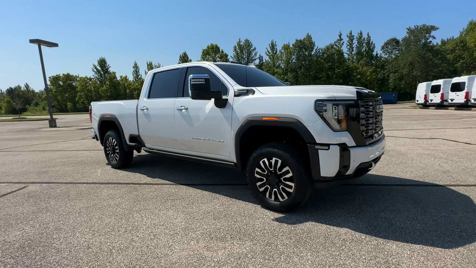 Certified 2025 GMC Sierra 2500 Denali Ultimate AWD/4WD image 2