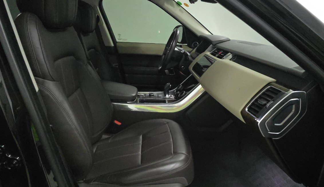 Used 2020 Land Rover Range Rover Sport HSE image 4
