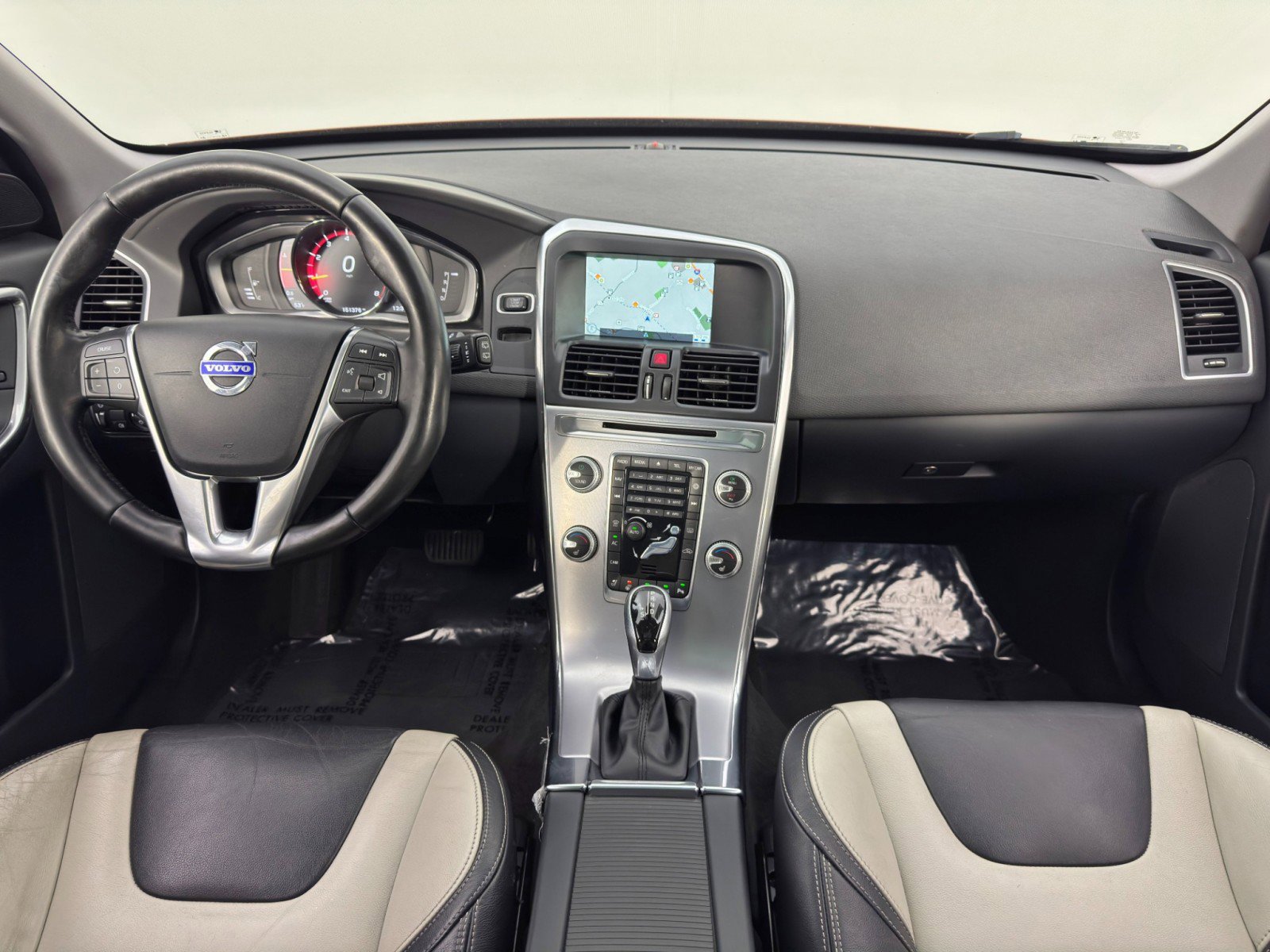 Used 2017 Volvo XC60 T5 Dynamic w/ Preferred Option Package image 12