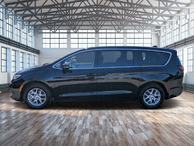 Used 2024 Chrysler Pacifica Touring-L FWD image 6