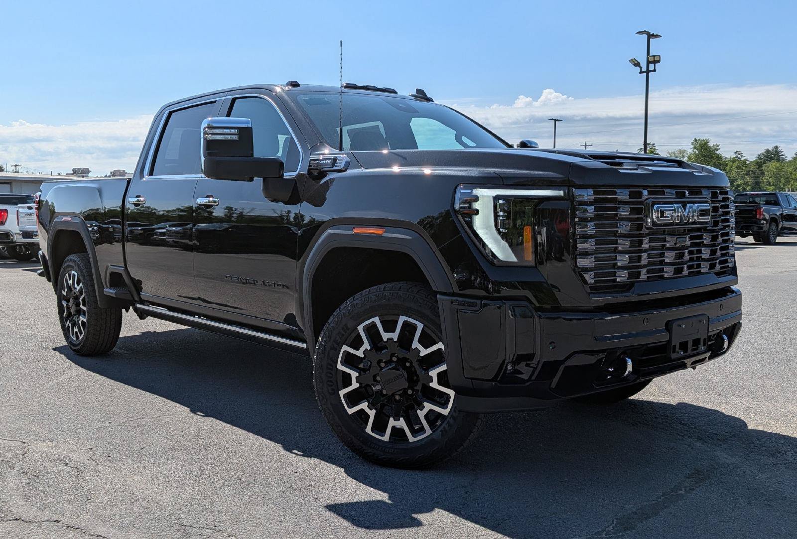 New 2026 GMC Sierra 2500 Denali Ultimate w/ LPO, Black Badging Package AWD/4WD image 1