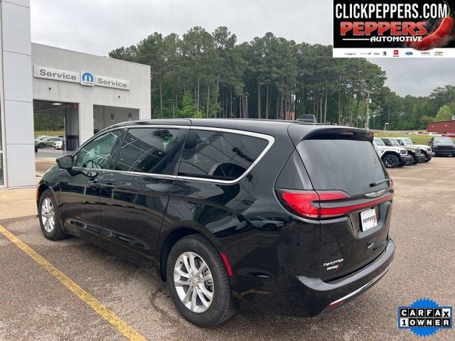Used 2026 Chrysler Pacifica Select FWD image 4