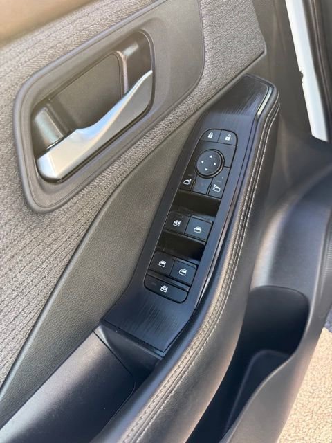 Used 2023 Nissan Rogue SV image 11