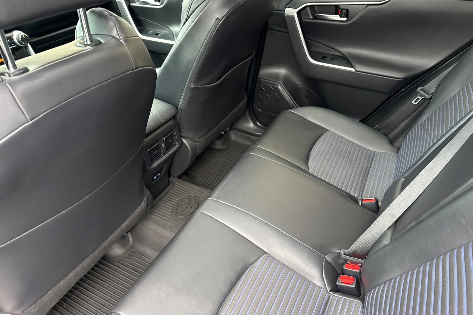 Used 2022 Toyota RAV4 XSE AWD/4WD image 12