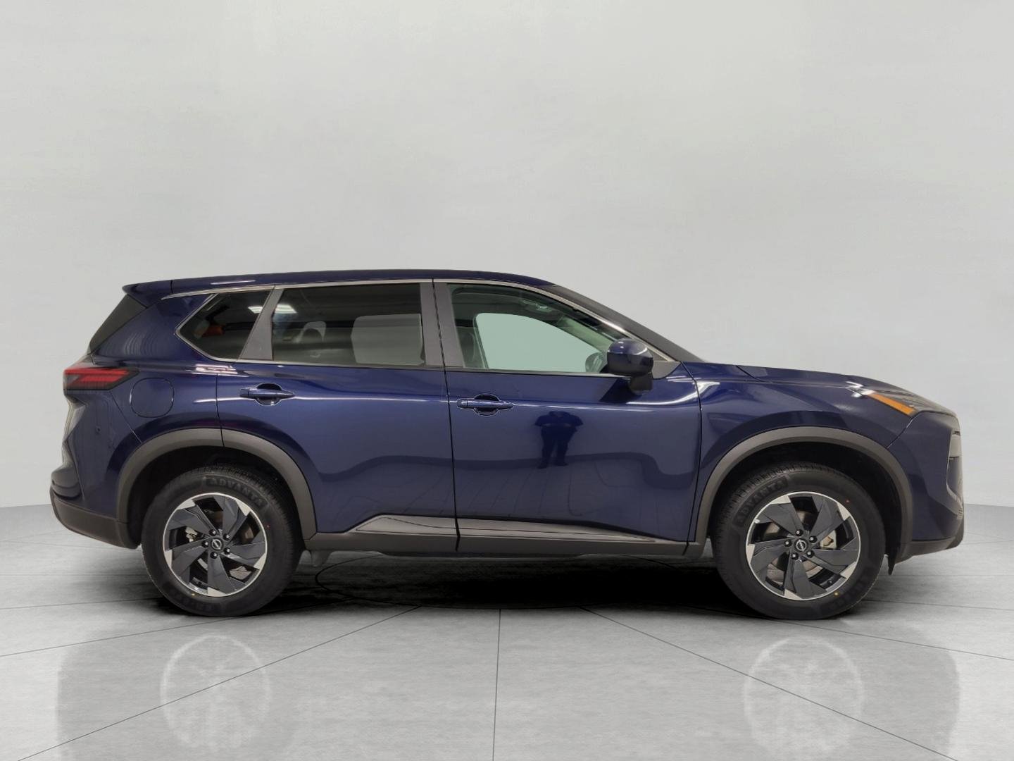 Used 2025 Nissan Rogue SV image 12