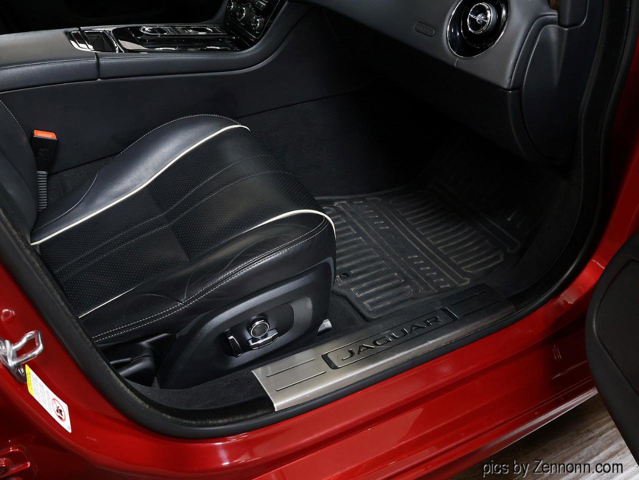 Used 2018 Jaguar XJ R-Sport image 39