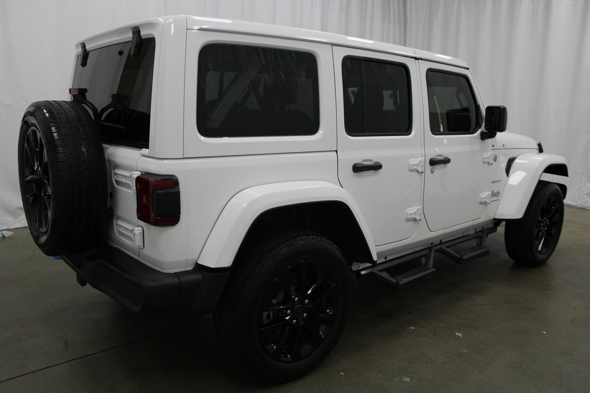 Used 2024 Jeep Wrangler Unlimited Sahara image 6