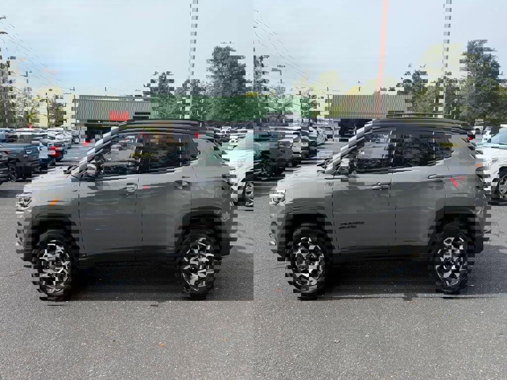 Used 2022 Jeep Compass Trailhawk w/ Trailhawk Elite Group image 4