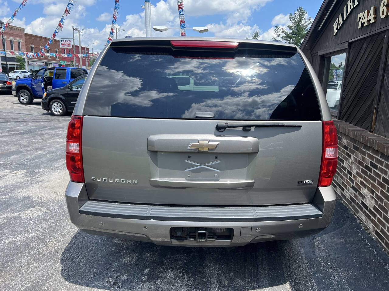 Used 2009 Chevrolet Suburban LT image 3