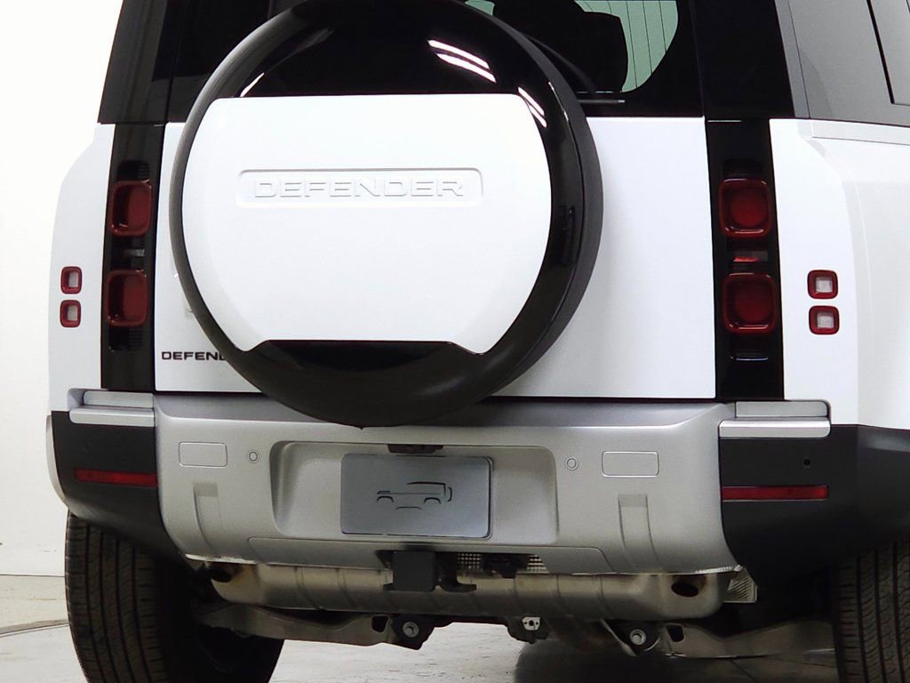 Used 2025 Land Rover Defender 110 S image 7
