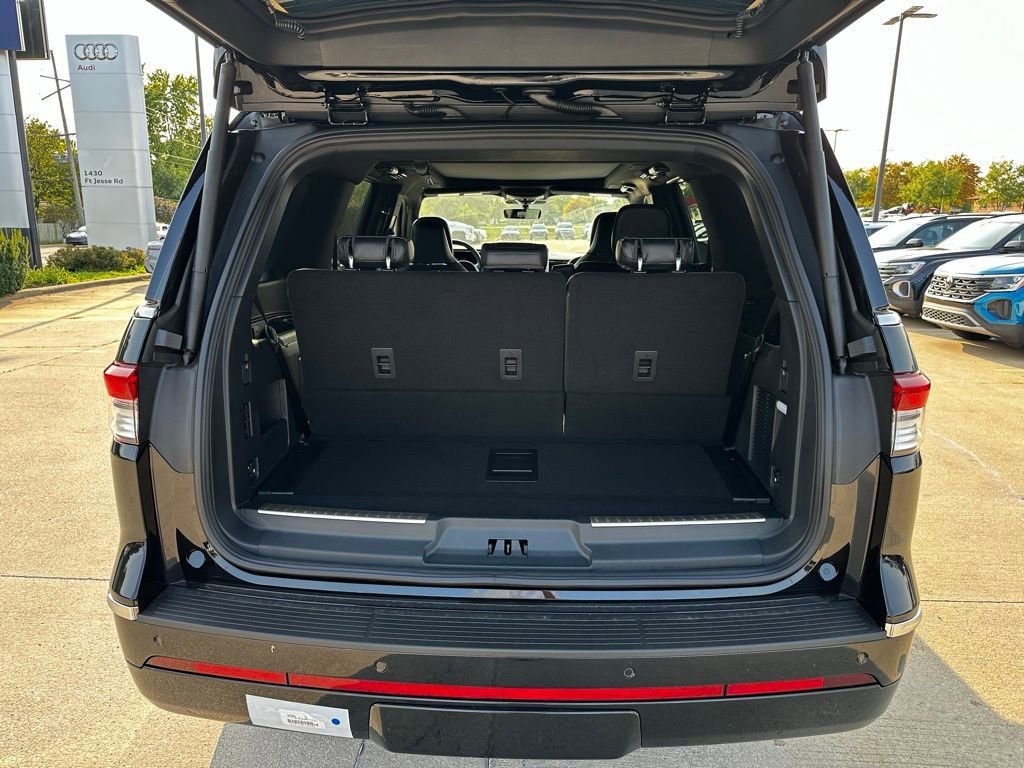 Used 2024 Lincoln Navigator Reserve image 25