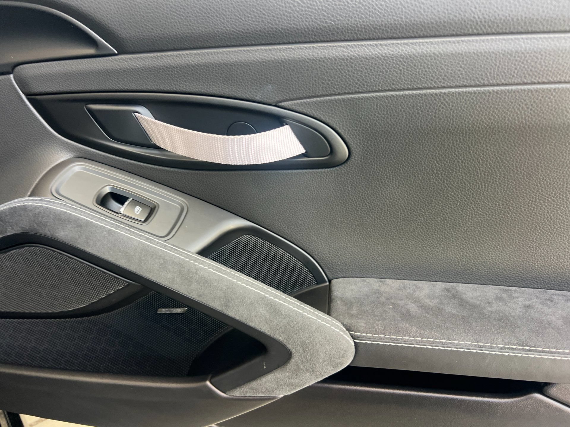 Used 2021 Porsche 718 Cayman GT4 RWD image 15