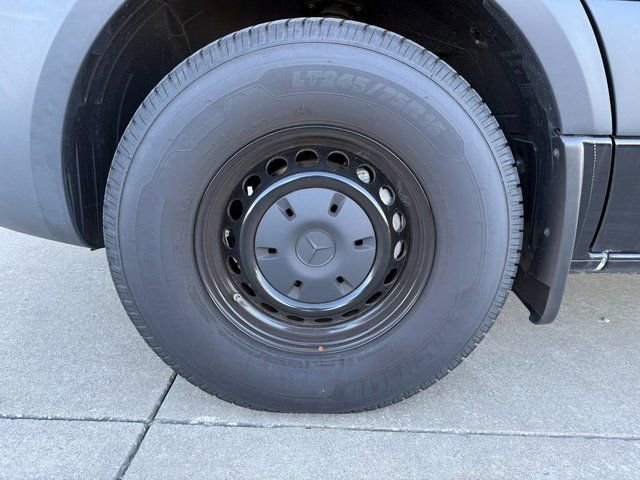 Used 2024 Mercedes-Benz Sprinter 2500 image 25