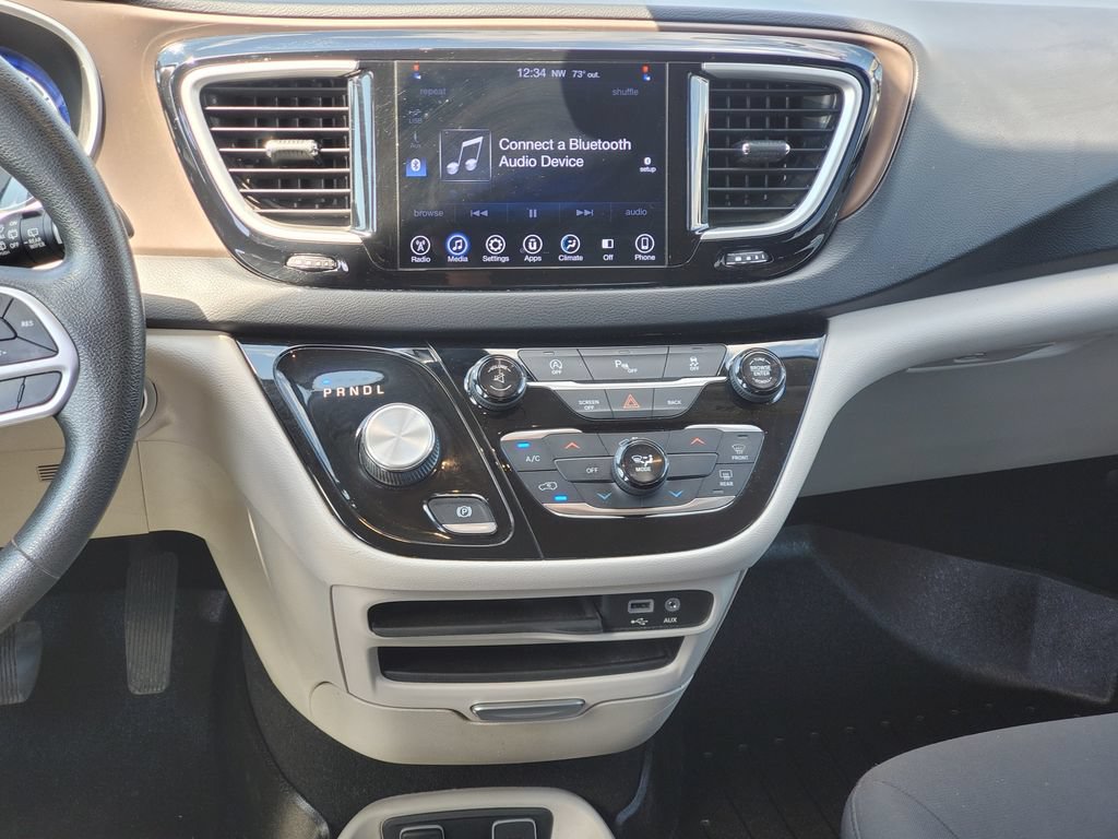 Used 2017 Chrysler Pacifica Touring FWD image 24