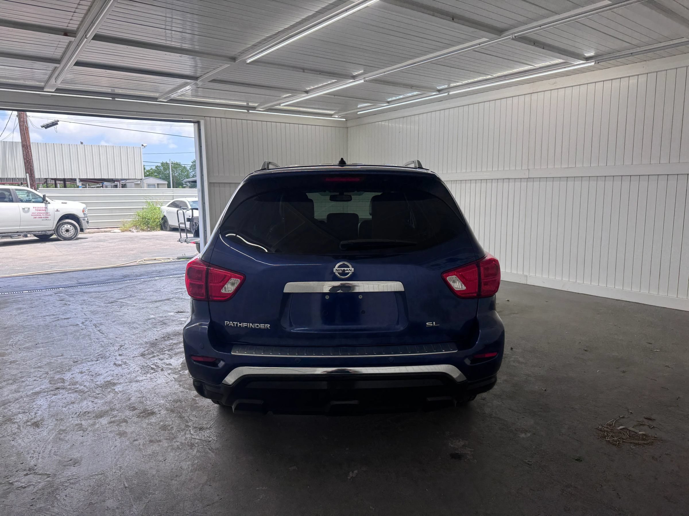 Used 2017 Nissan Pathfinder SL FWD image 6