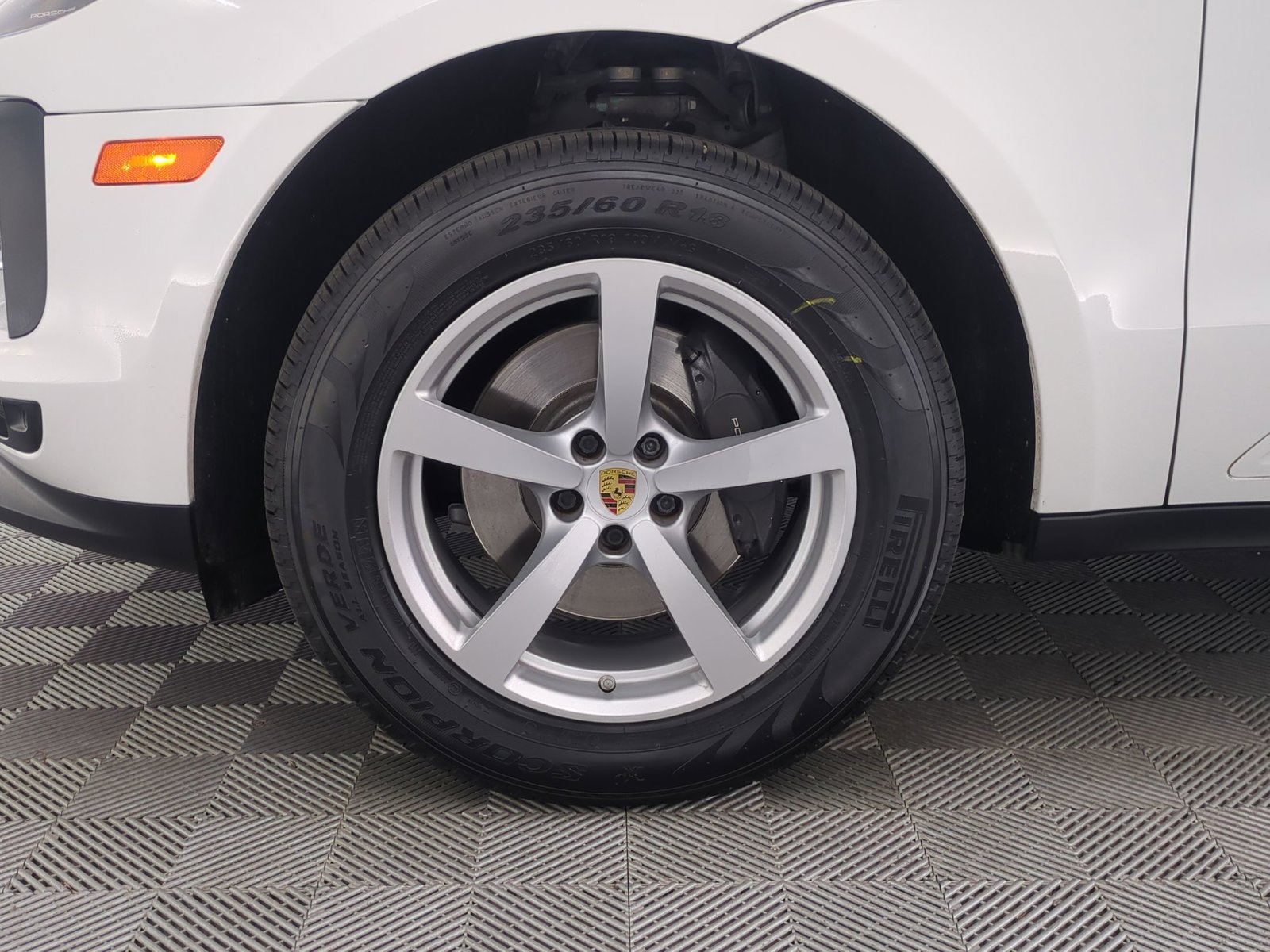 Certified 2020 Porsche Macan AWD/4WD image 28
