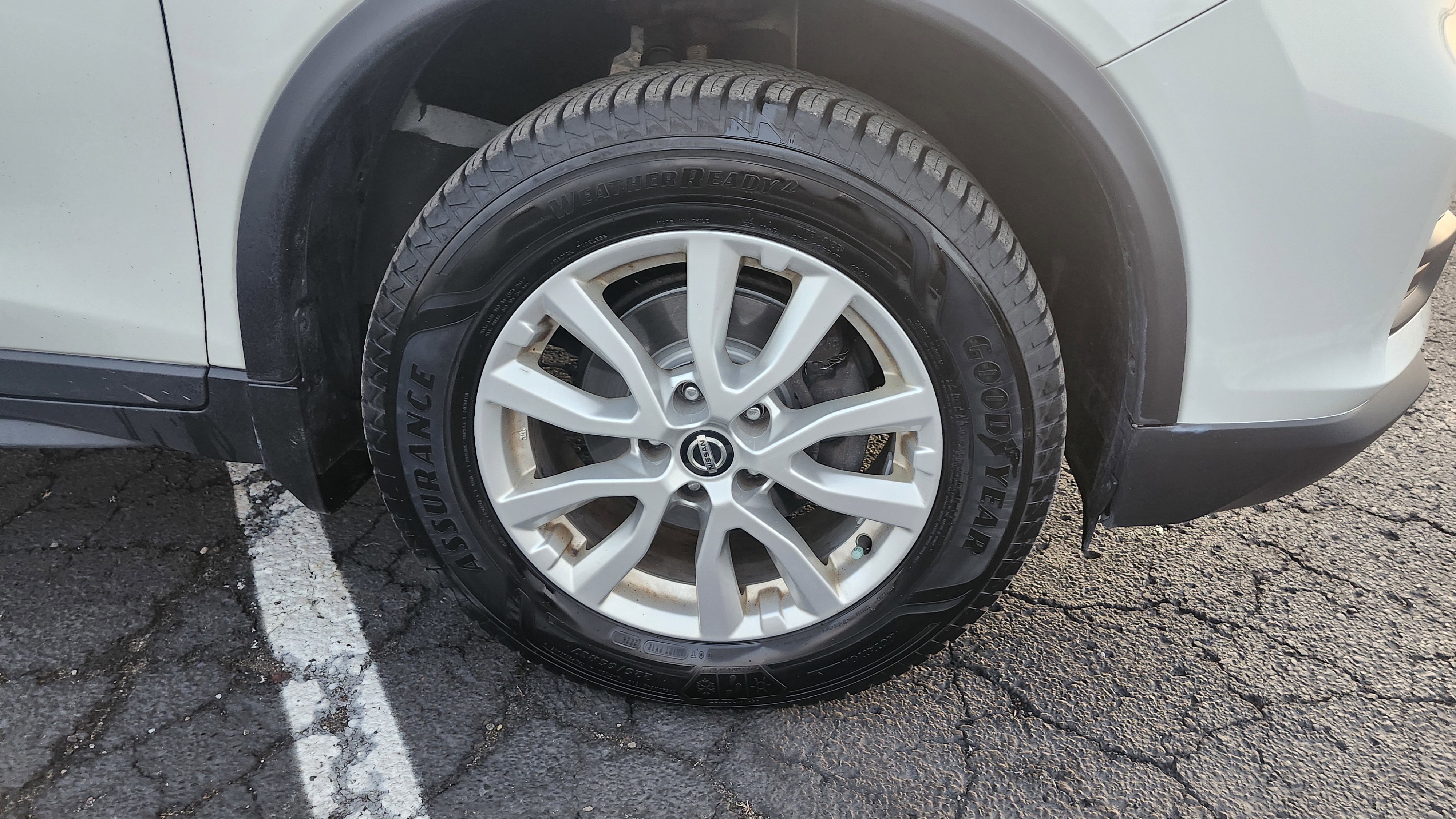 Used 2018 Nissan Rogue SV image 11