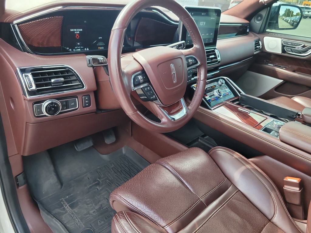 Used 2020 Lincoln Navigator Black Label w/ Cargo Convenience Package AWD/4WD image 18