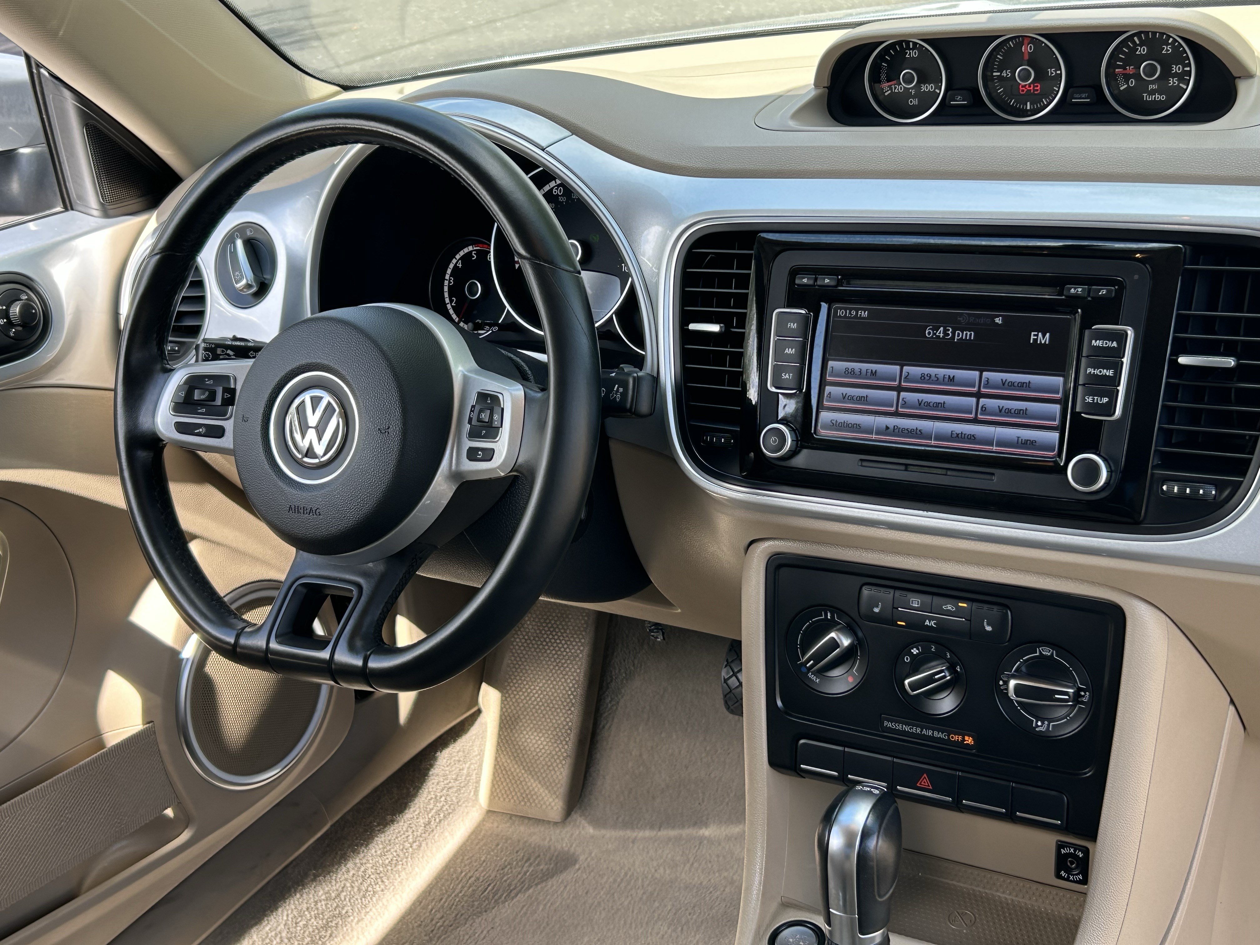 Used 2014 Volkswagen Beetle TDI FWD image 12