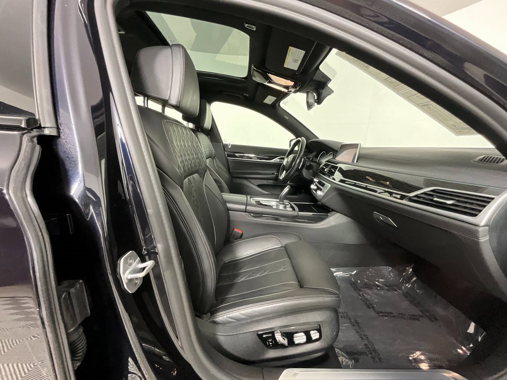 Used 2019 BMW 750i image 20