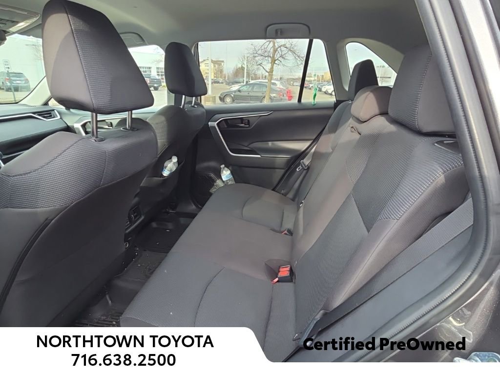 Used 2022 Toyota RAV4 LE image 11
