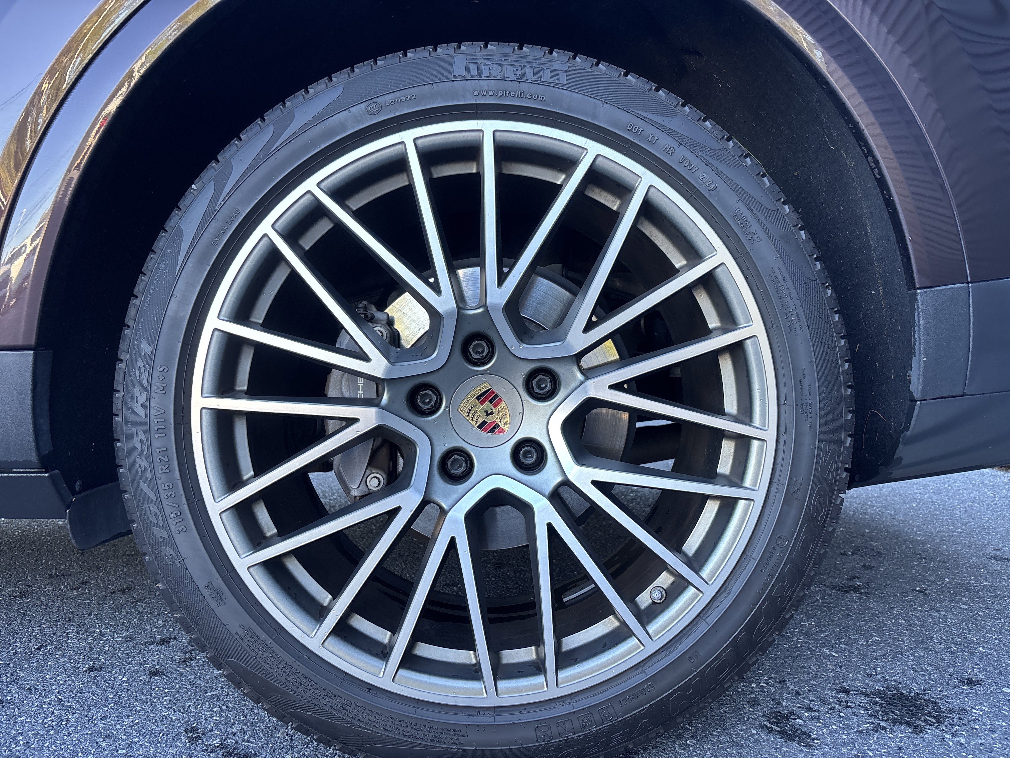 Certified 2022 Porsche Cayenne Platinum Edition image 27