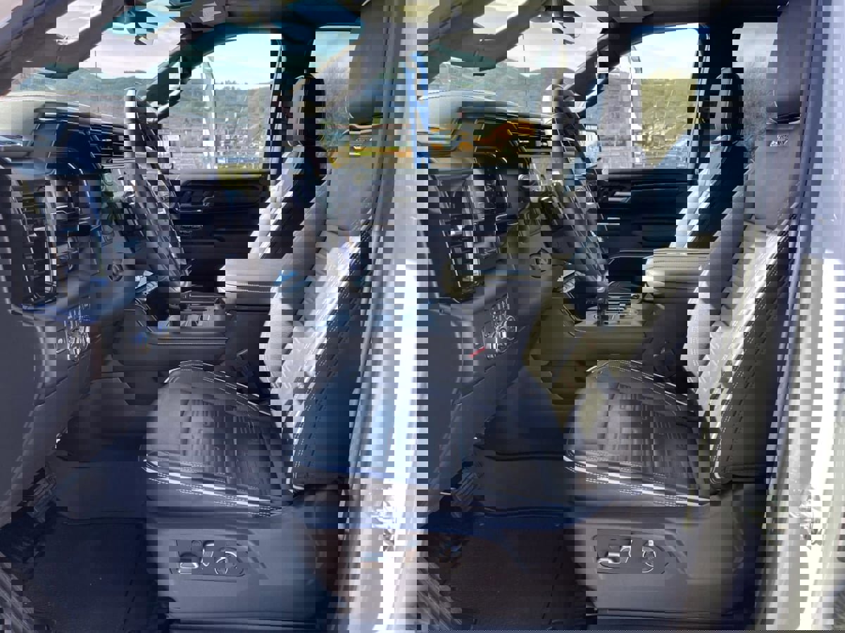 Used 2025 GMC Sierra 1500 AT4X image 10