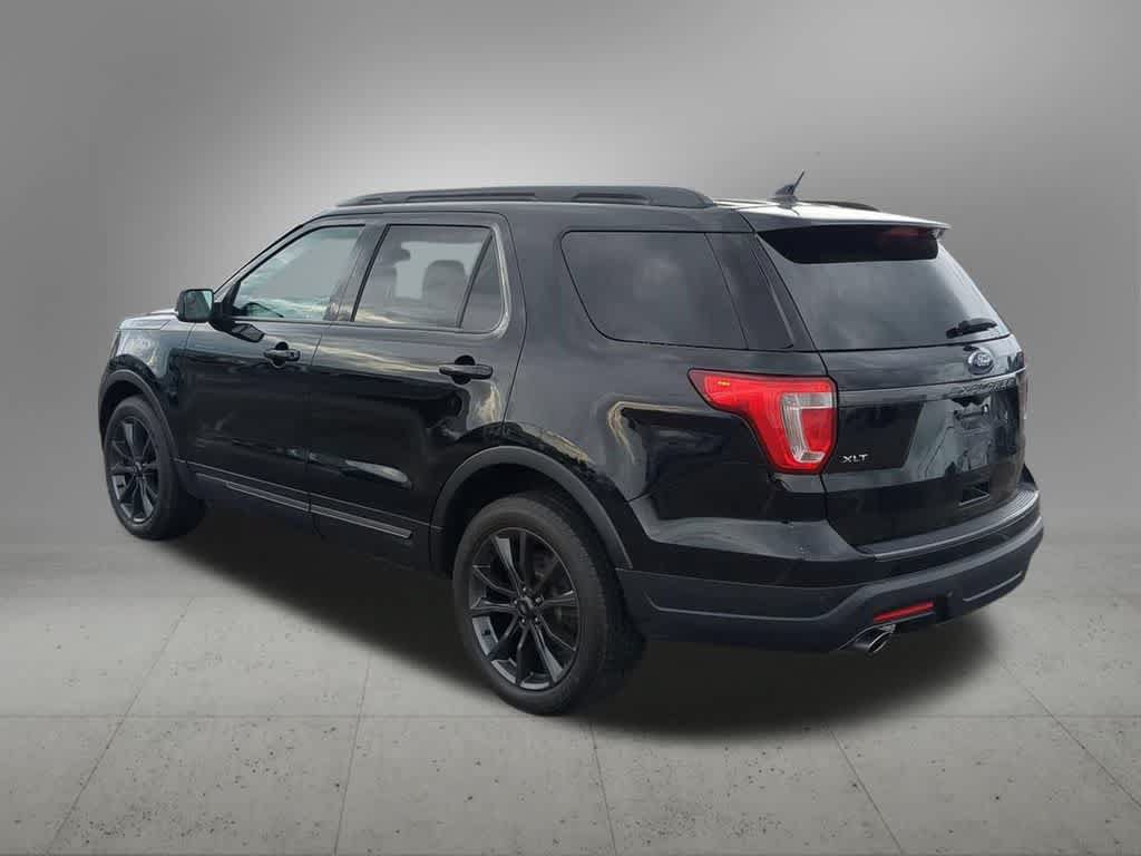 Used 2018 Ford Explorer XLT w/ Equipment Group 202A AWD/4WD image 4