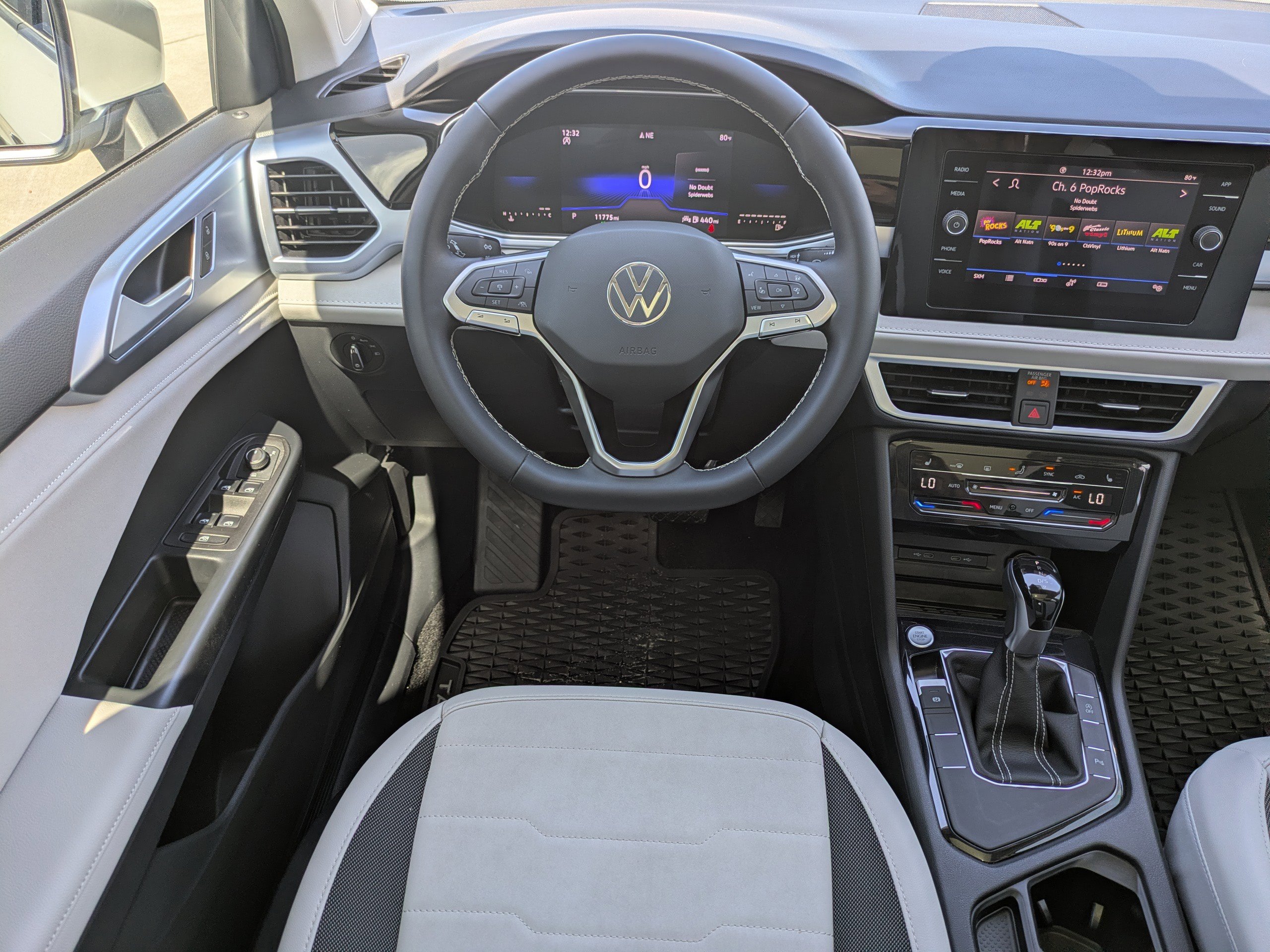 Certified 2025 Volkswagen Taos SE image 16