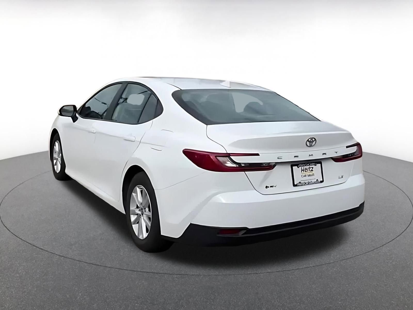 Used 2025 Toyota Camry LE image 4