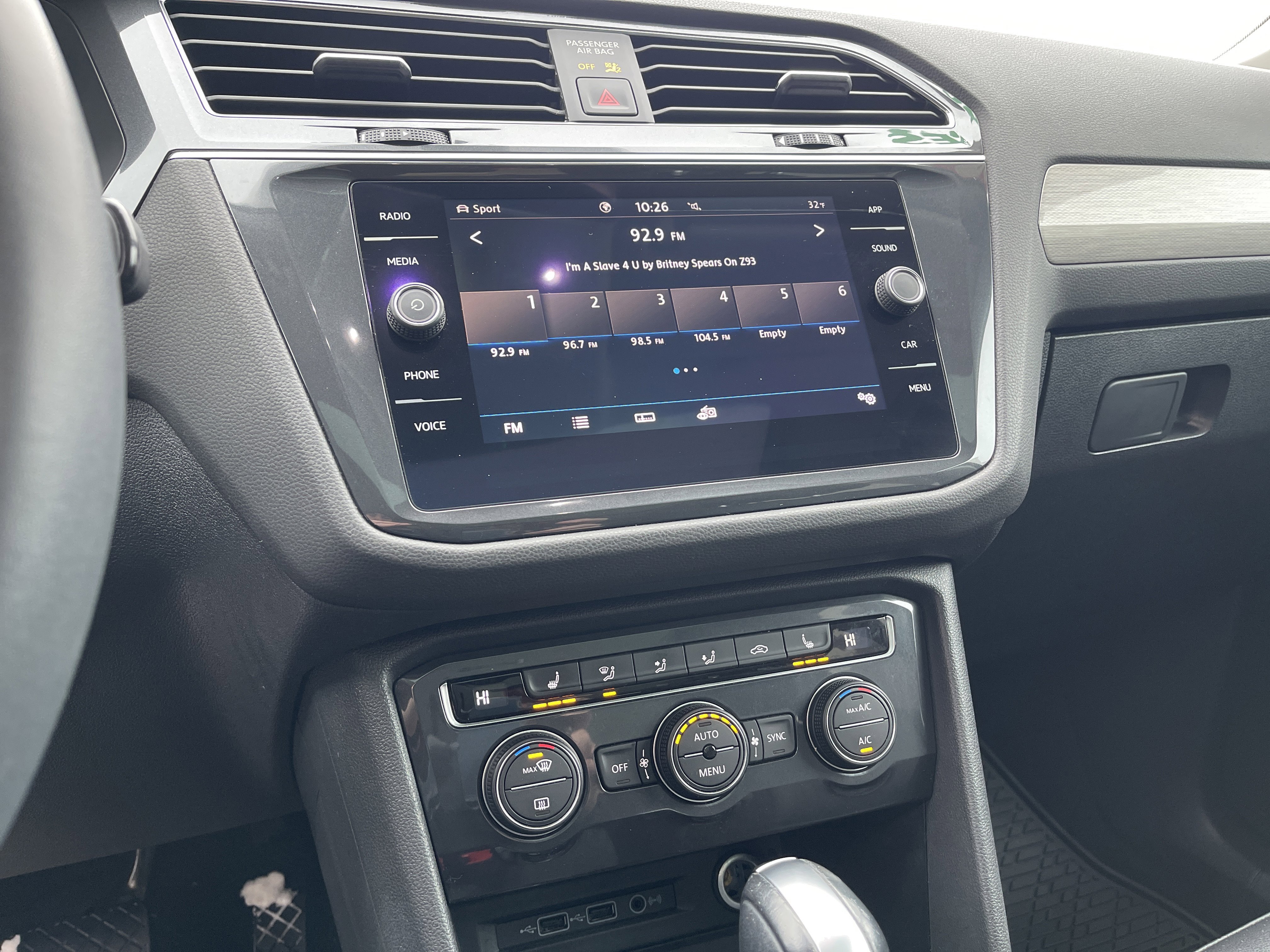 Used 2020 Volkswagen Tiguan SE w/ Panoramic Sunroof Package image 17