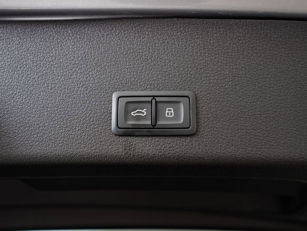 Used 2022 Audi e-tron Premium w/ Convenience Plus Package image 22