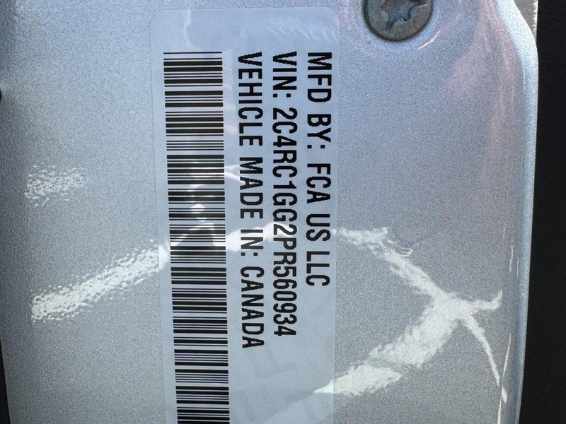 Used 2023 Chrysler Pacifica Limited FWD image 27