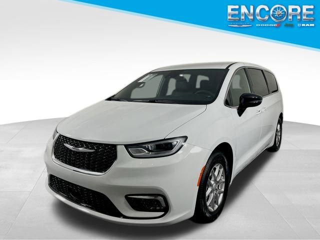 New 2026 Chrysler Pacifica Select image 1