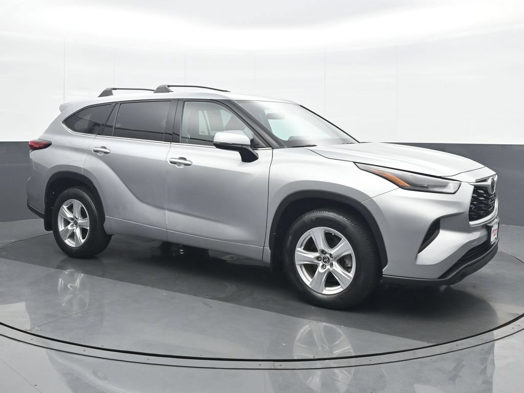Used 2022 Toyota Highlander L AWD/4WD image 8