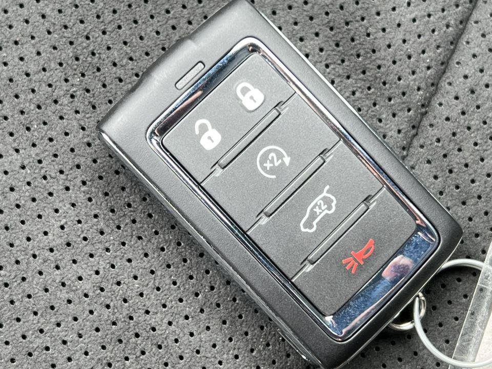 Used 2025 Jeep Grand Cherokee L Altitude AWD/4WD image 28