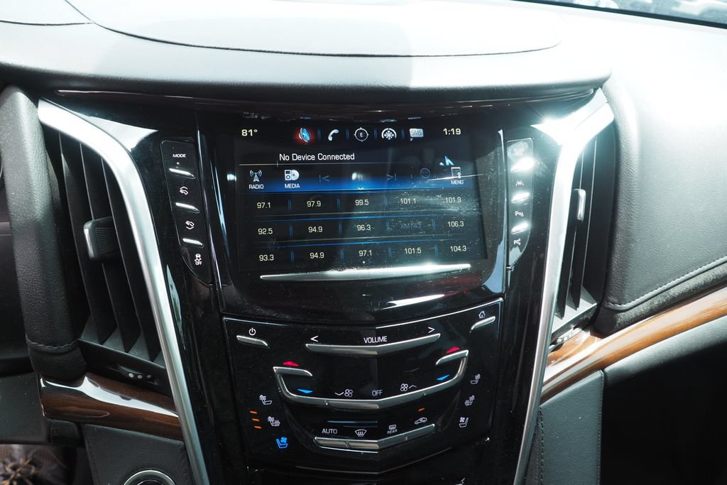 Used 2020 Cadillac Escalade Premium Luxury AWD/4WD image 26