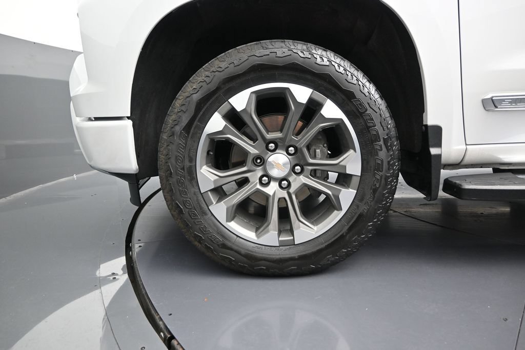 Used 2024 Chevrolet Silverado 1500 High Country AWD/4WD image 9
