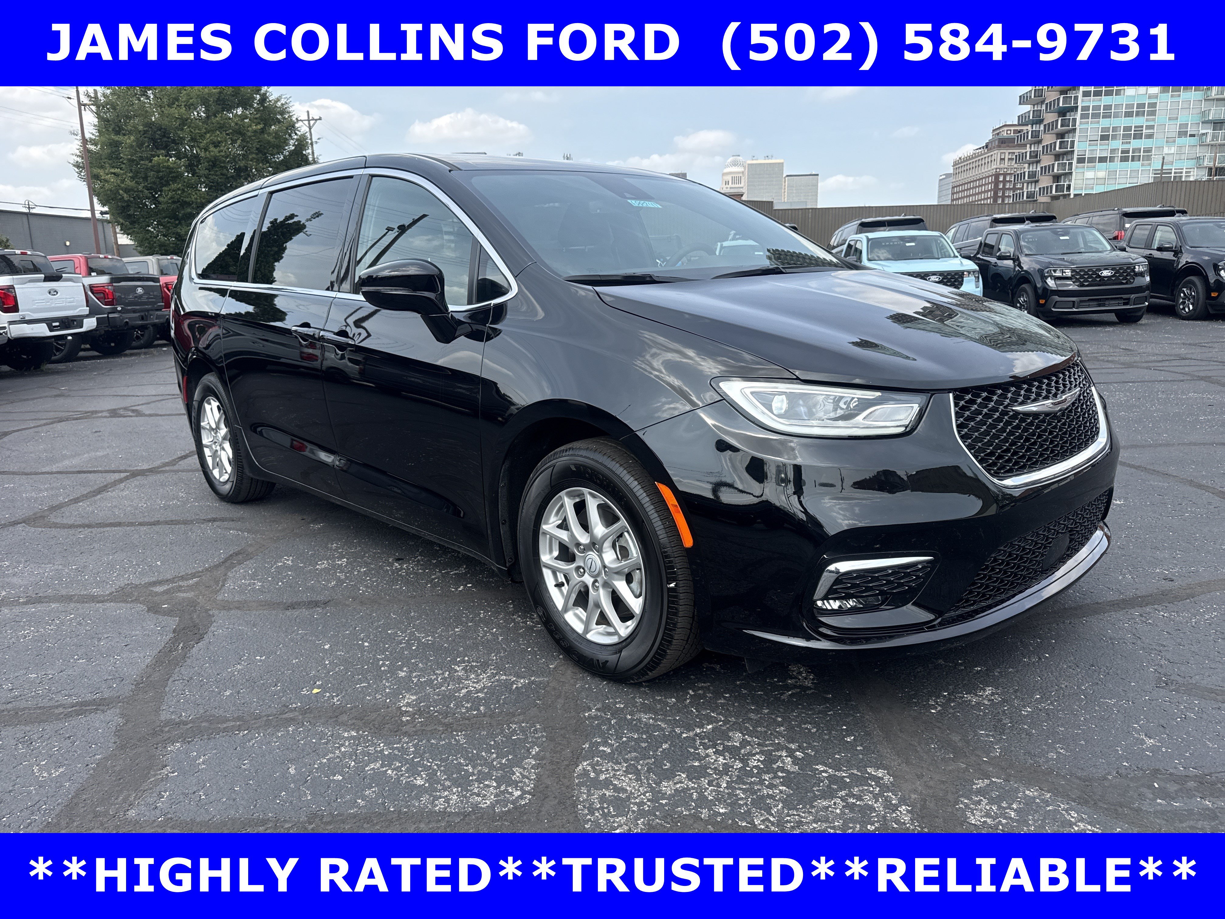 Used 2025 Chrysler Pacifica Select FWD image 4