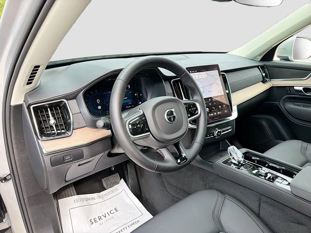 Used 2025 Volvo XC90 B5 Plus image 27